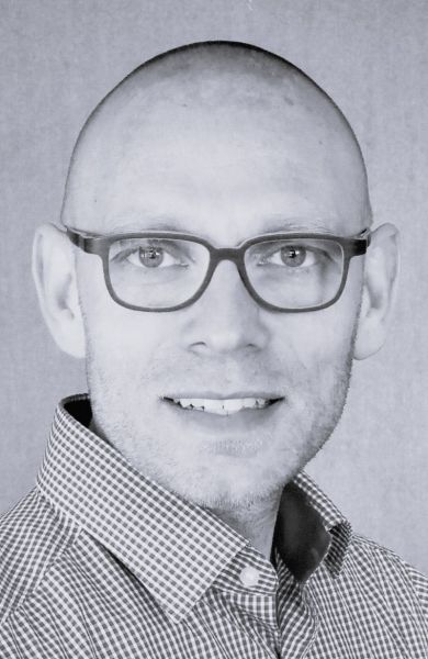 tl_files/buddhahaus/Personen/Bild Oliver Woelbing.jpg tl_files/buddhahaus/Personen/Bild Oliver Woelbing.jpg